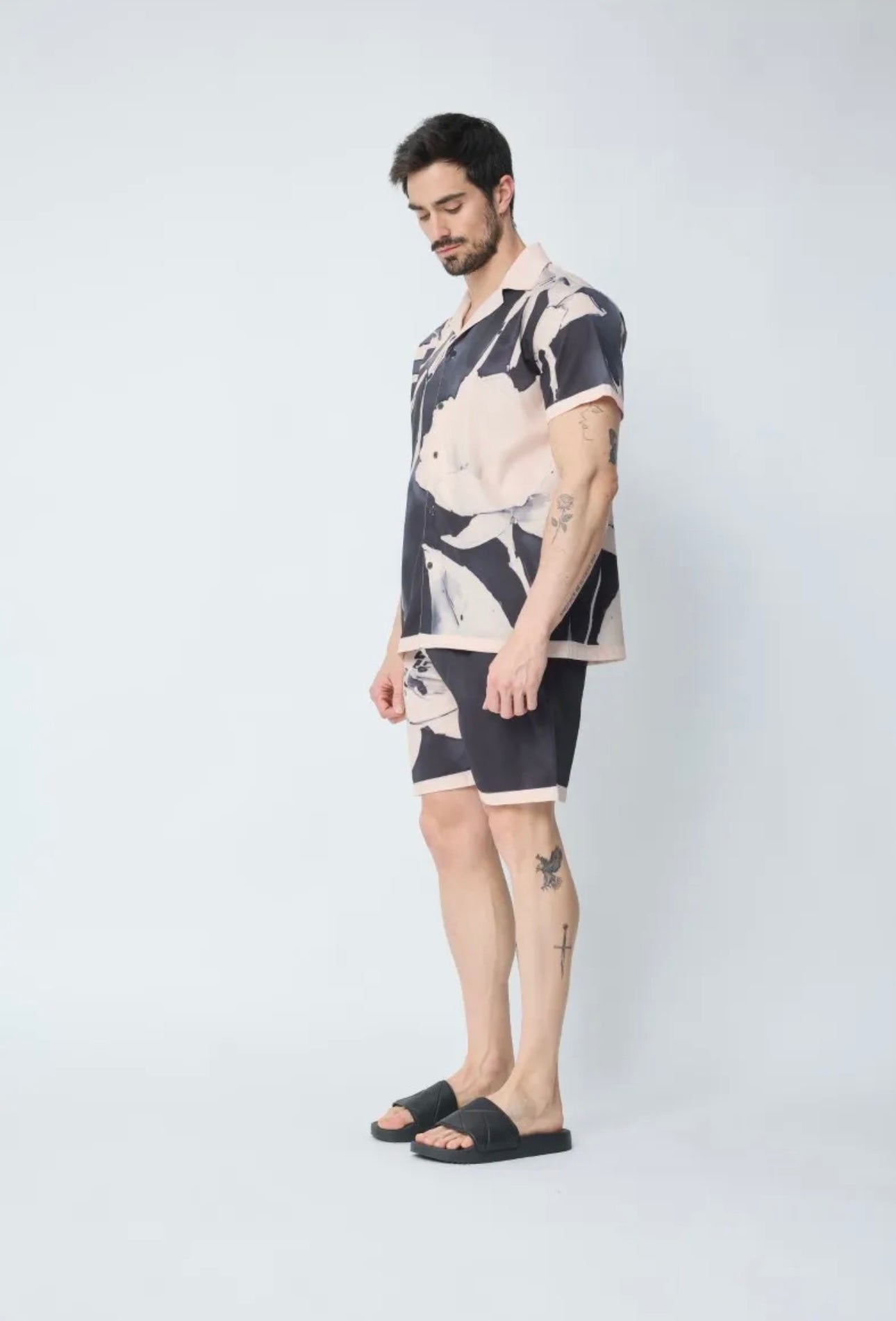 Ensemble Chemise & Short – Motif Artistique Fluide